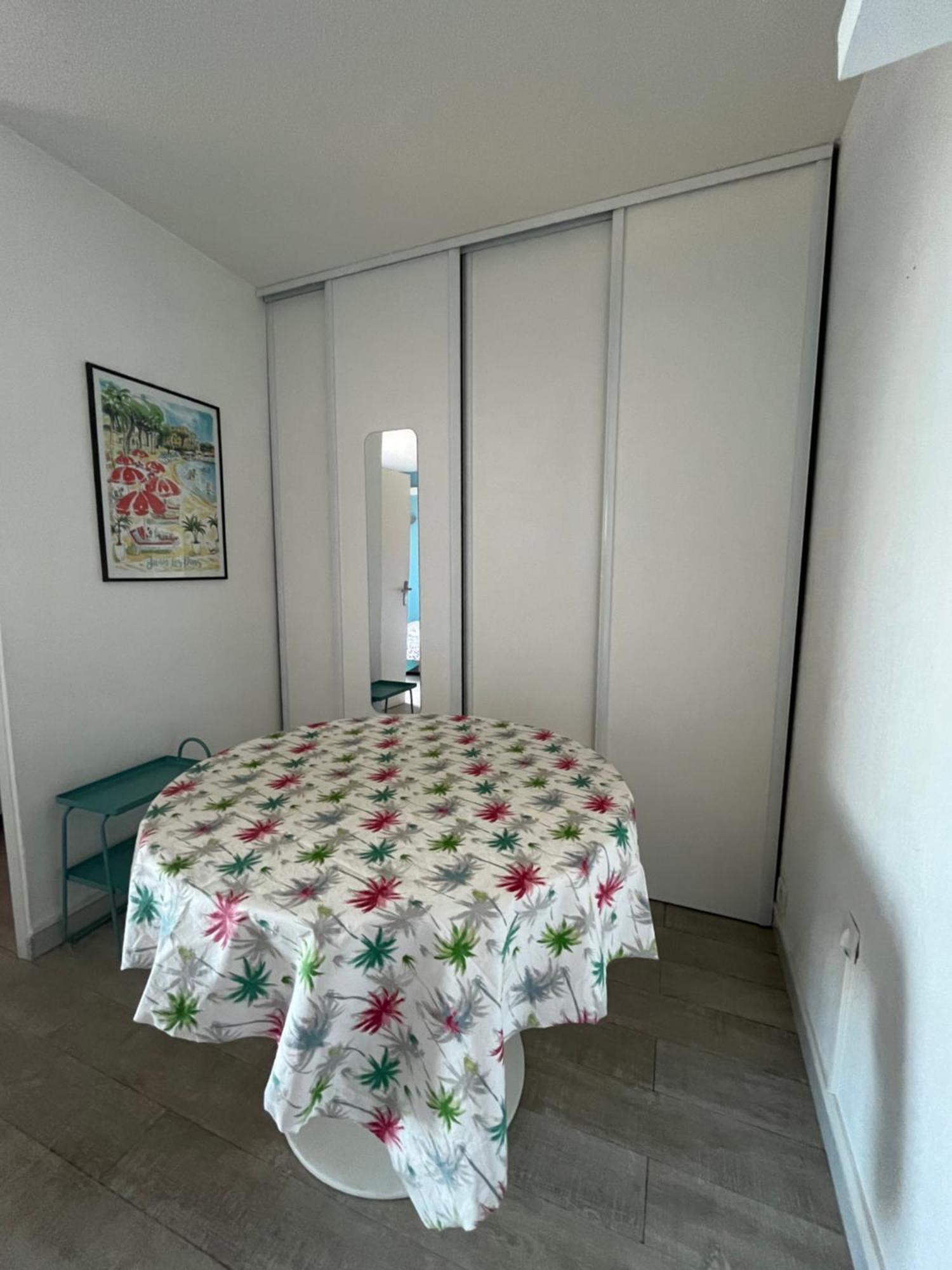 Appartement T2 De Standing Au Pied Des Plages Голф-Жуан Екстериор снимка