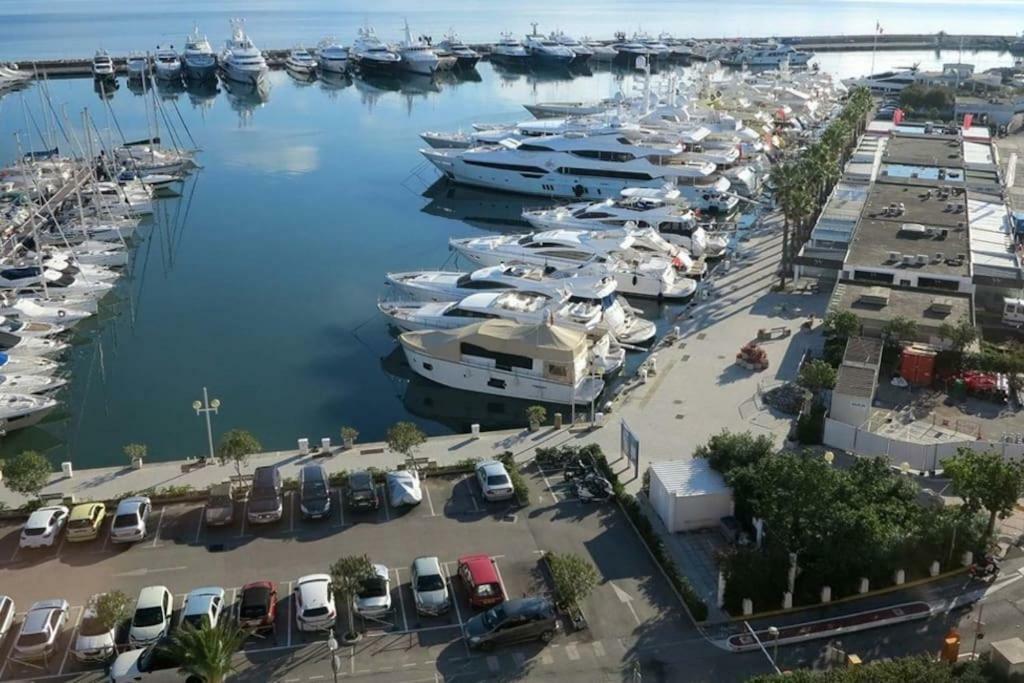 Appartement T2 De Standing Au Pied Des Plages Голф-Жуан Екстериор снимка